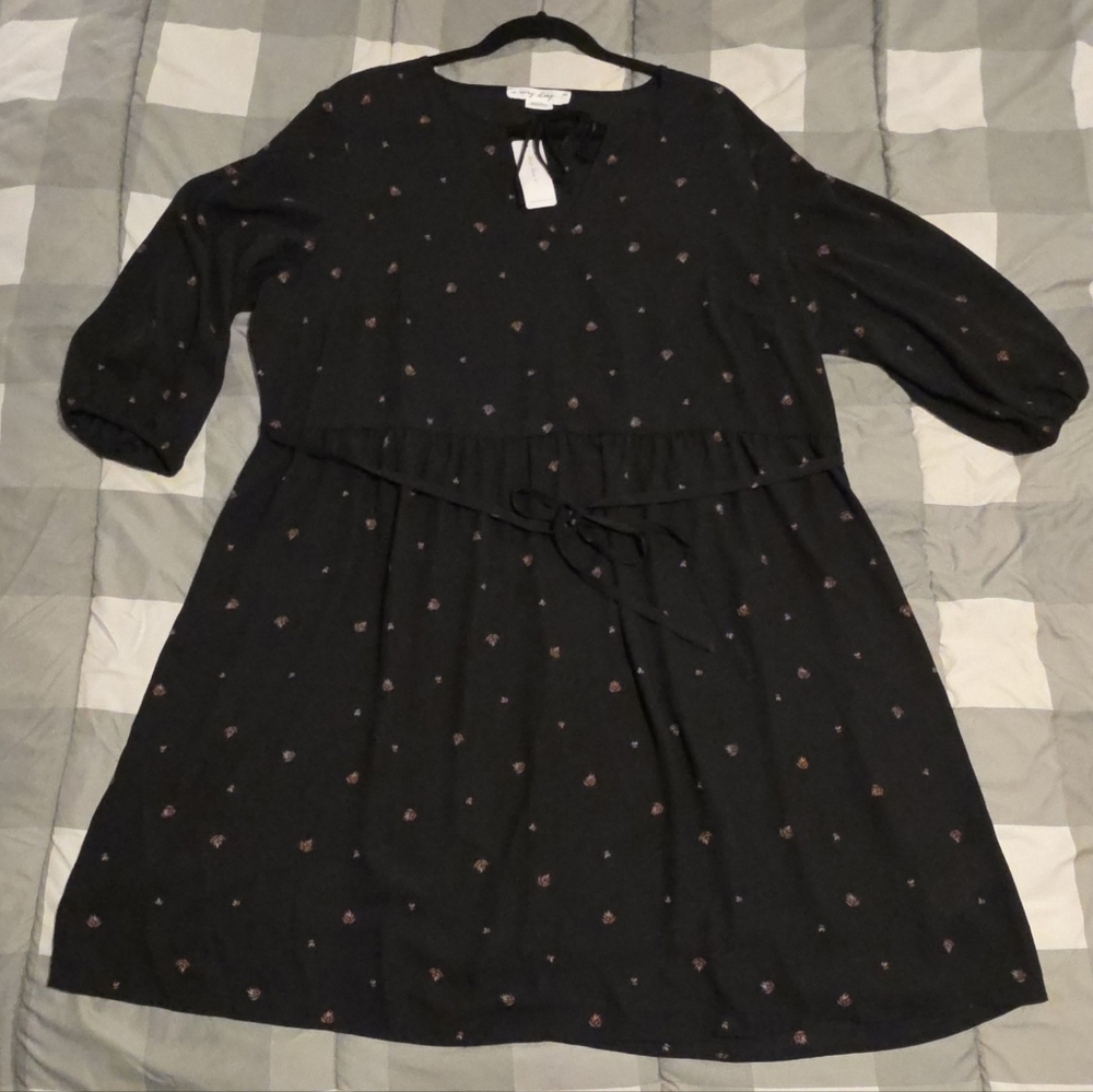 Size 18 Penningtons Black Long Sleeve Dress with Floral Pattern
